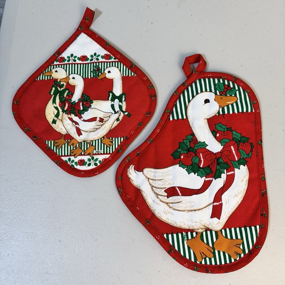 B&D Christmas Holly Wreath Holiday Bow Goose Potholder Hot Pad VTG Cottagecore